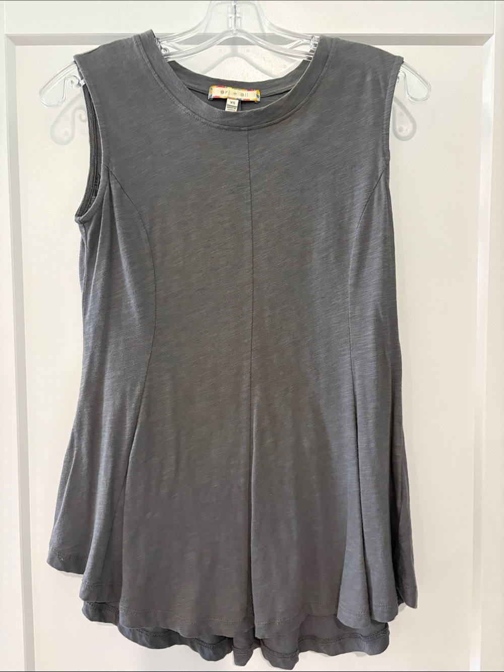 Sleeveless Flowing A-Line Tank Top - Gray